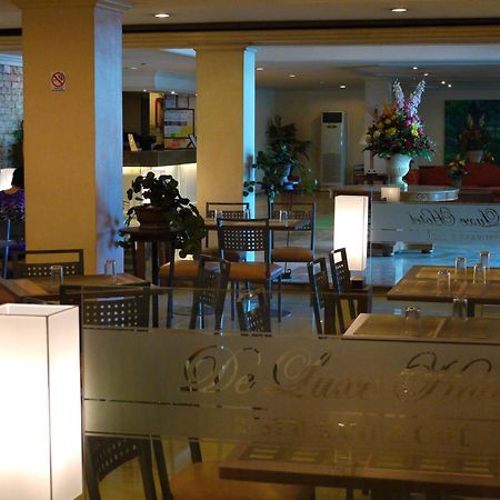 De Luxe Hotel Cagayan de Oro Esterno foto