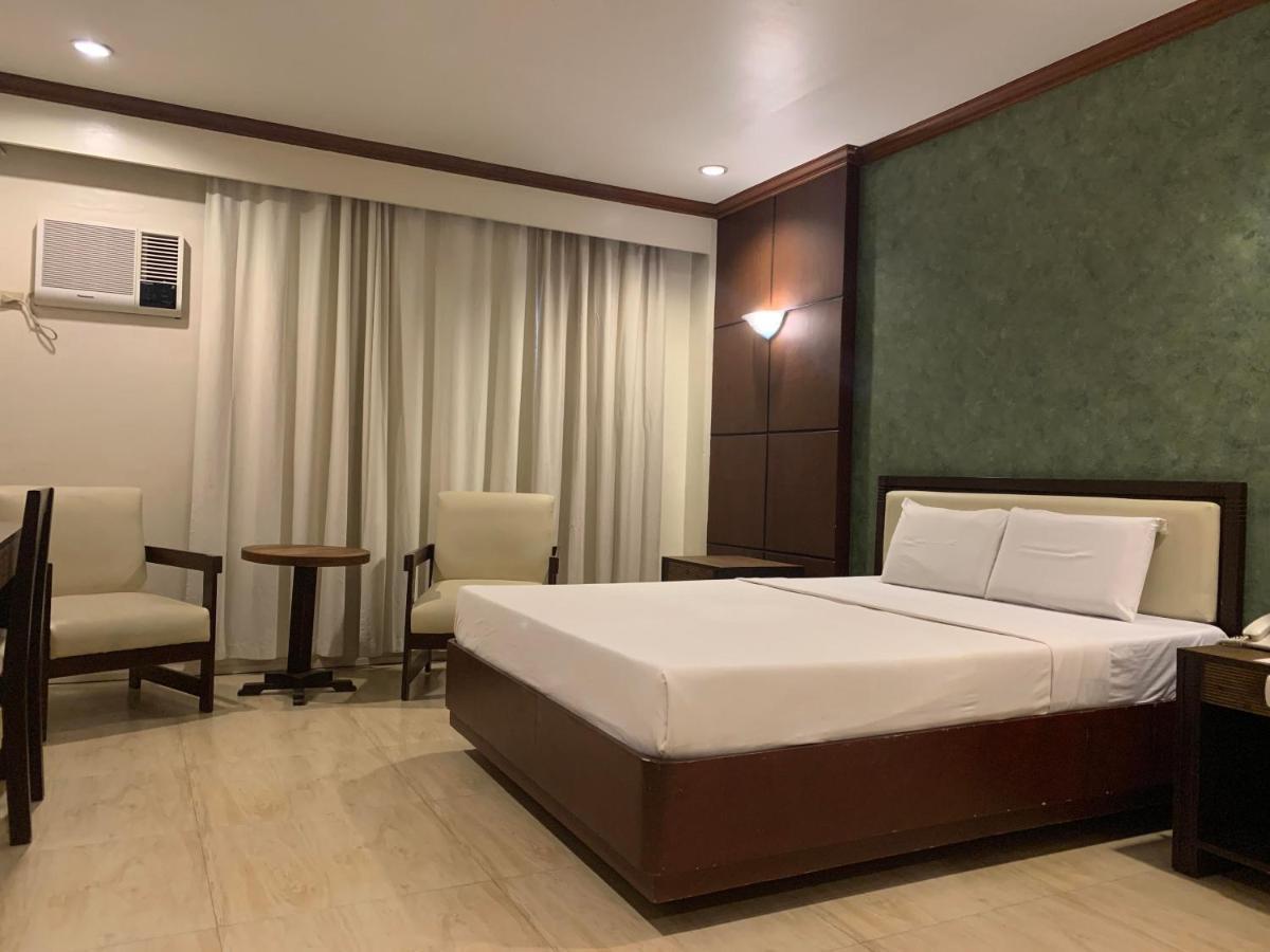 De Luxe Hotel Cagayan de Oro Esterno foto