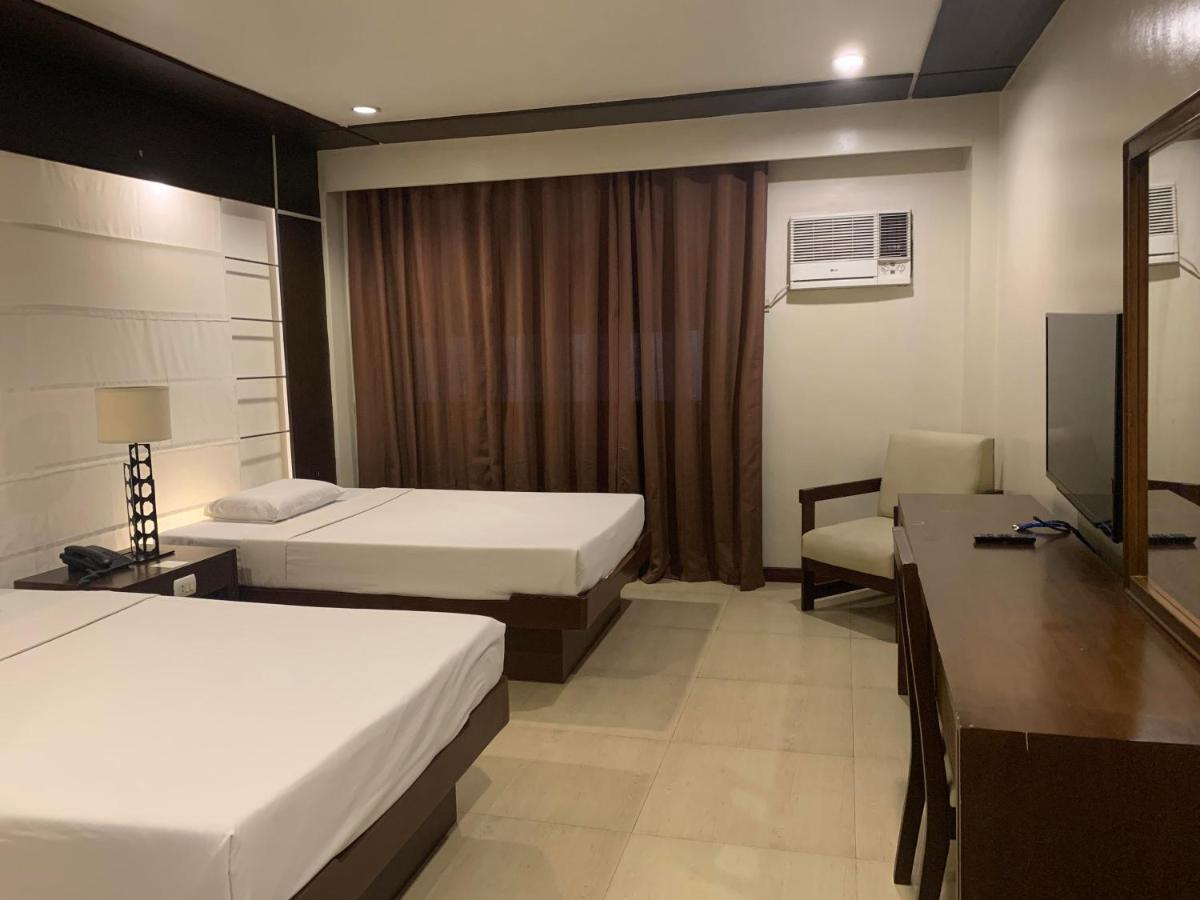 De Luxe Hotel Cagayan de Oro Esterno foto