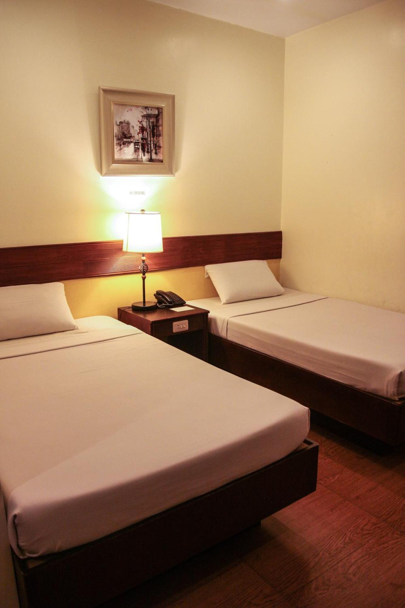 De Luxe Hotel Cagayan de Oro Esterno foto