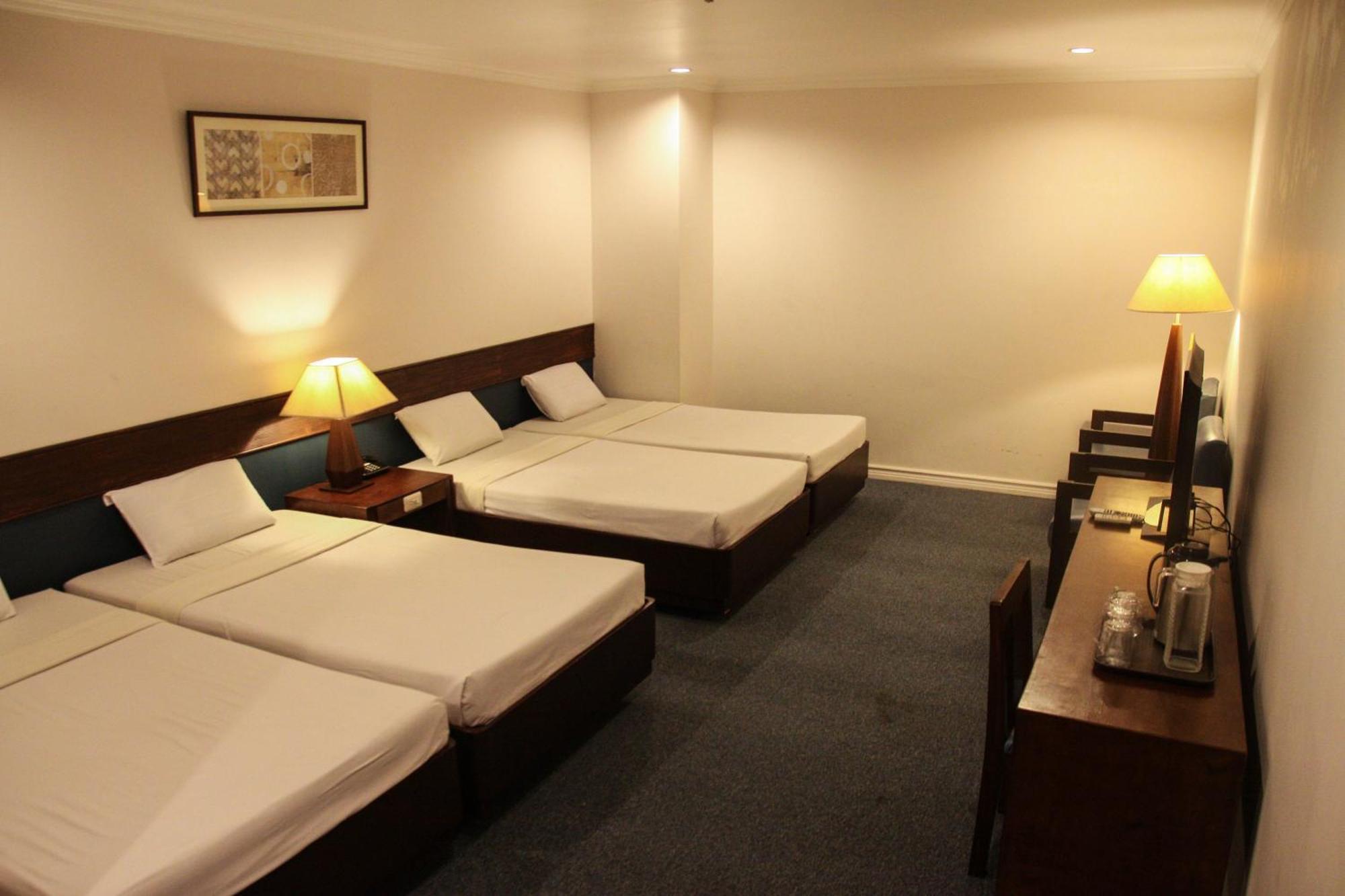 De Luxe Hotel Cagayan de Oro Esterno foto