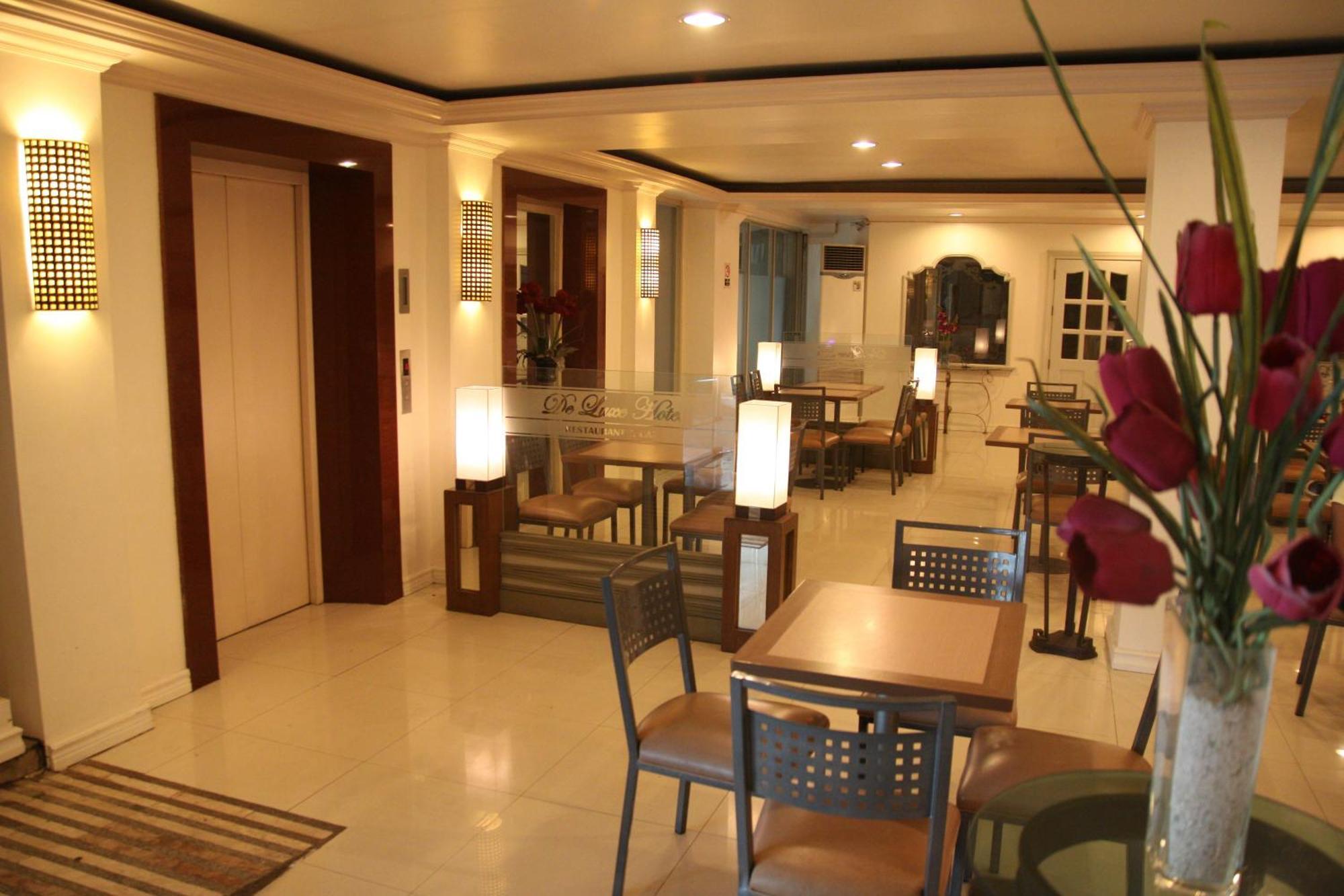 De Luxe Hotel Cagayan de Oro Esterno foto