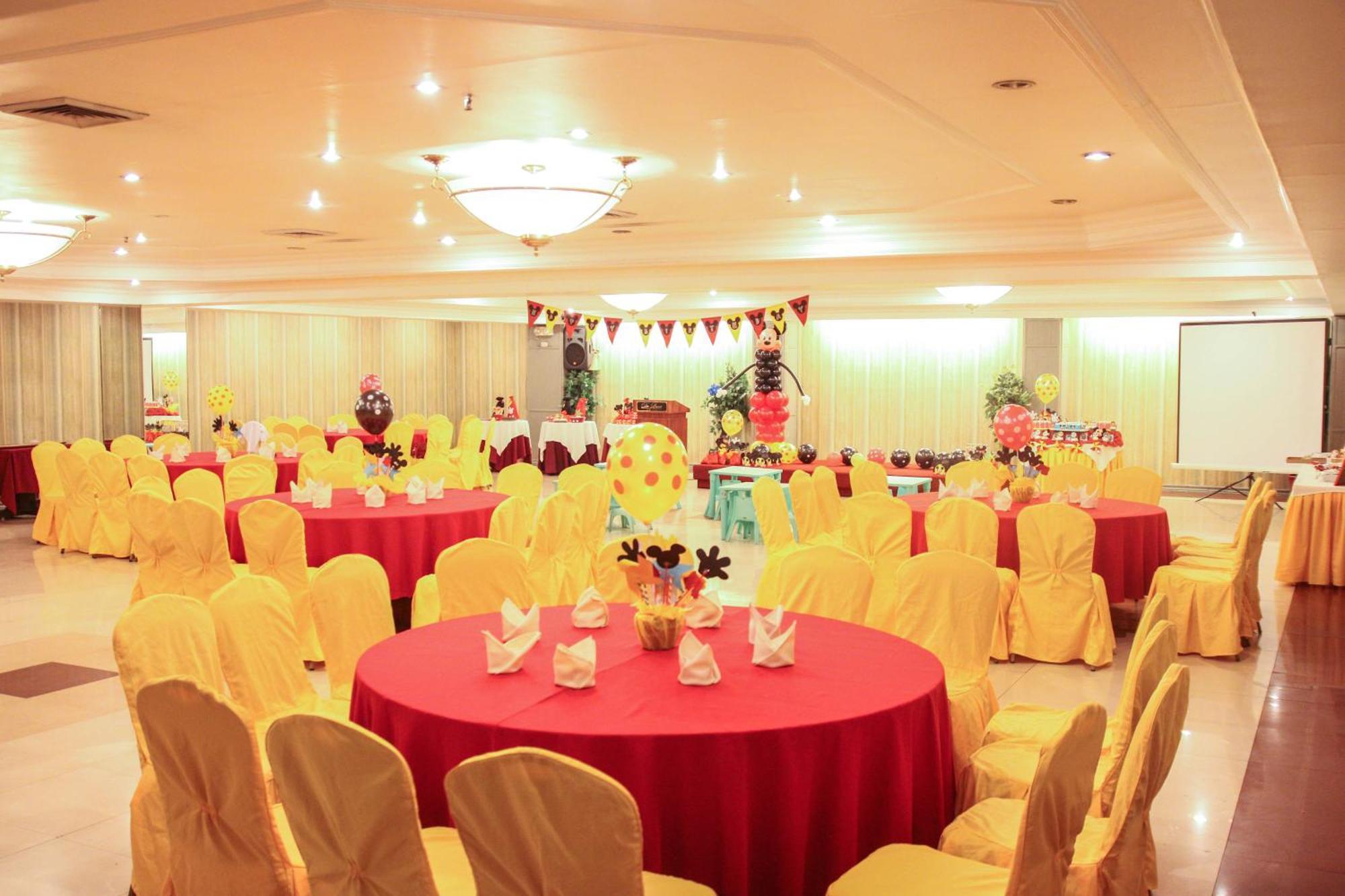 De Luxe Hotel Cagayan de Oro Esterno foto