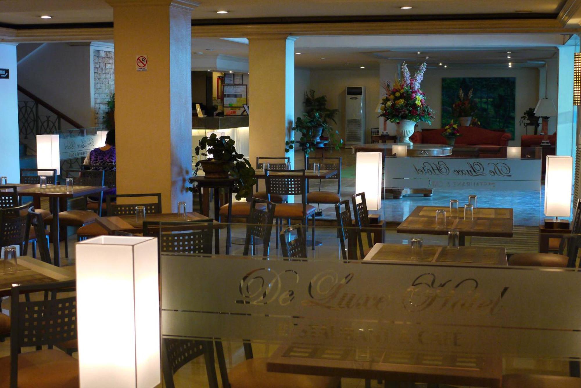 De Luxe Hotel Cagayan de Oro Esterno foto