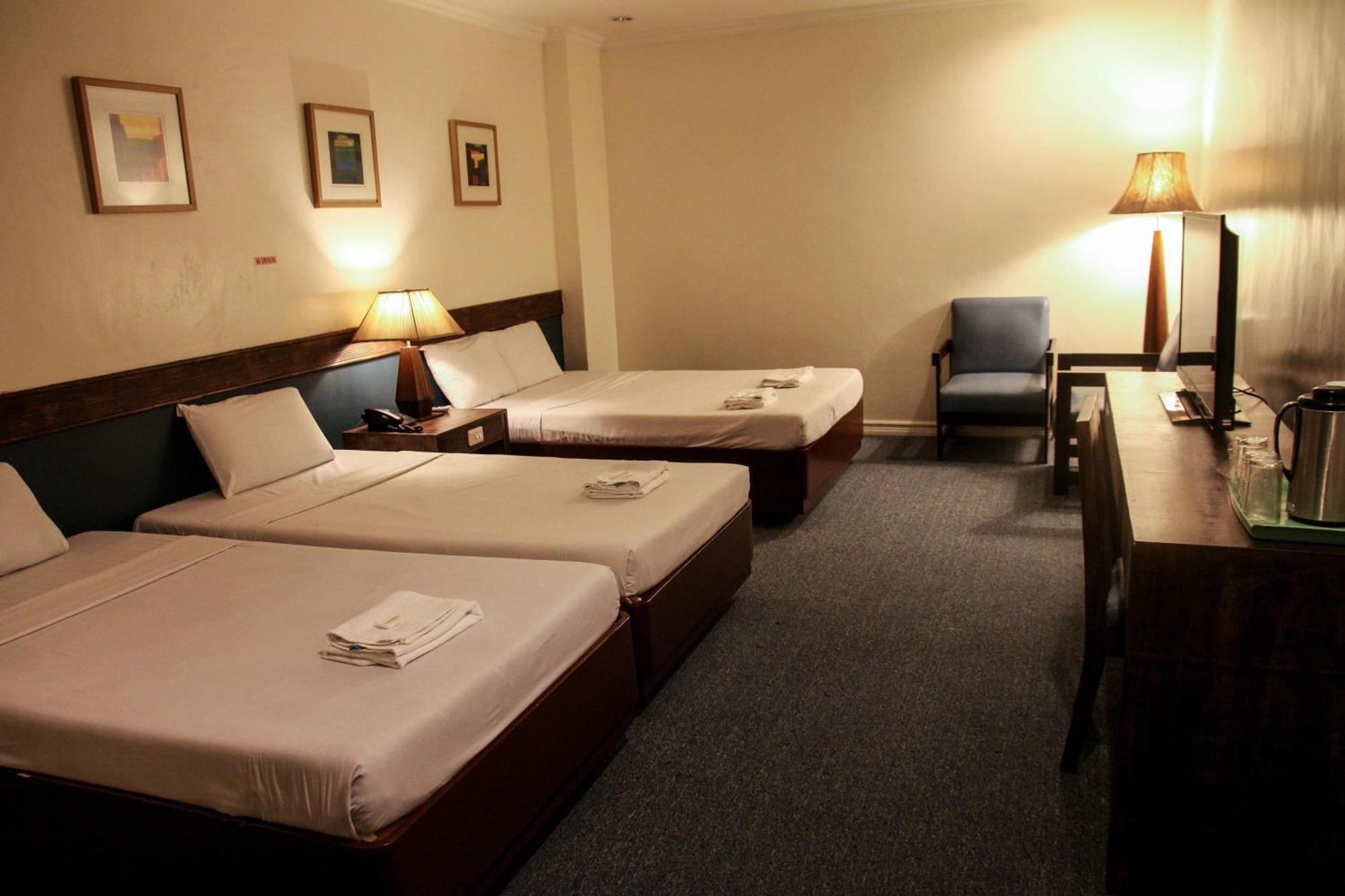 De Luxe Hotel Cagayan de Oro Esterno foto