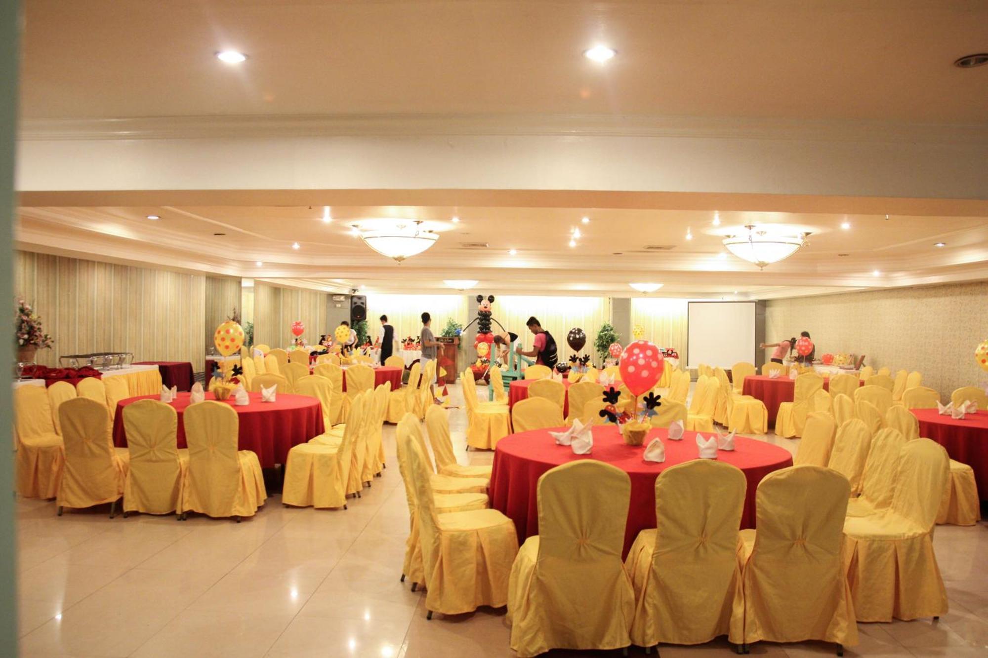 De Luxe Hotel Cagayan de Oro Esterno foto