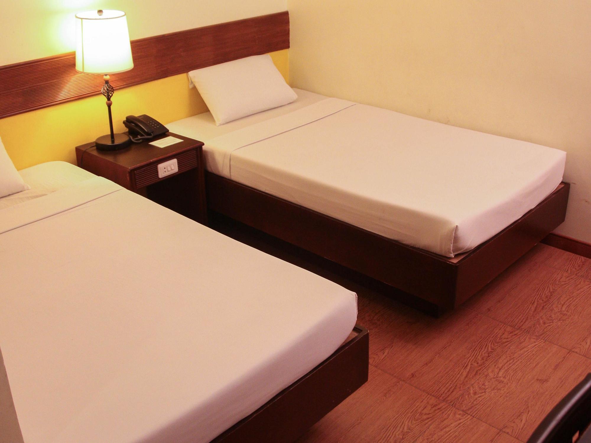 De Luxe Hotel Cagayan de Oro Esterno foto