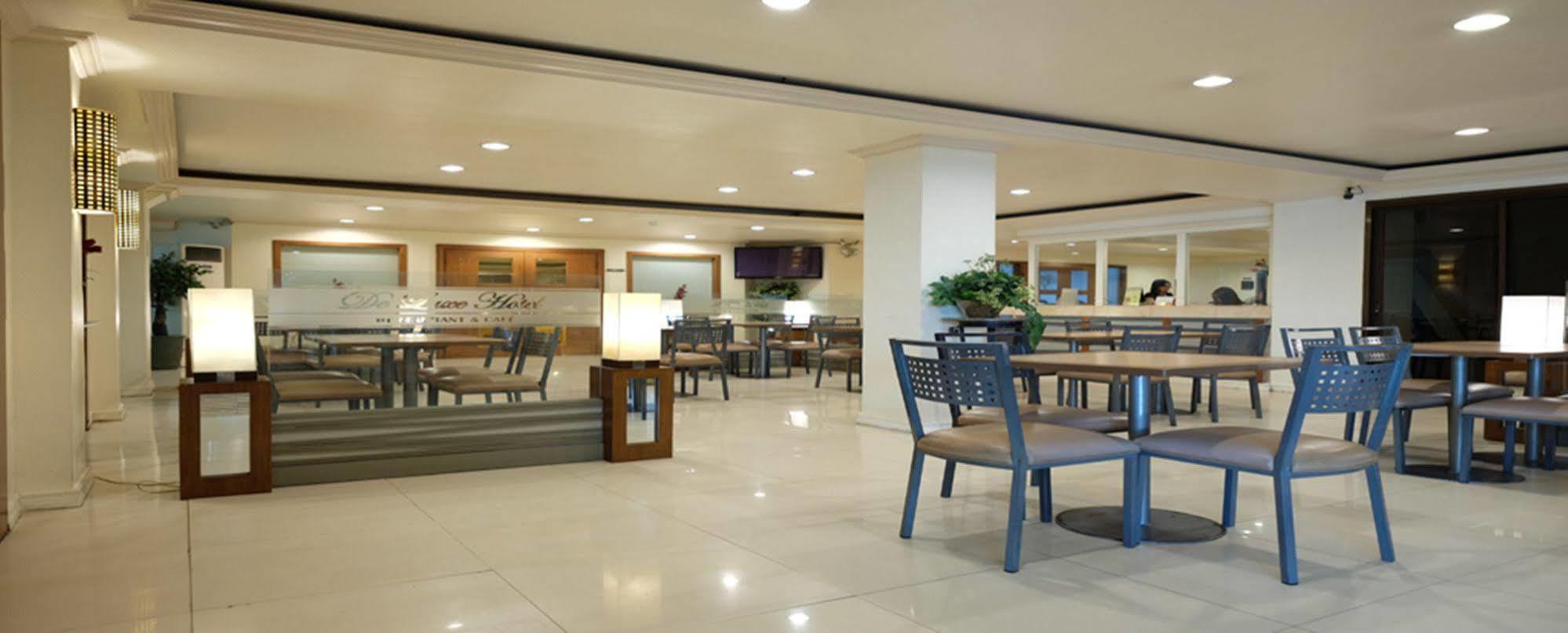 De Luxe Hotel Cagayan de Oro Esterno foto